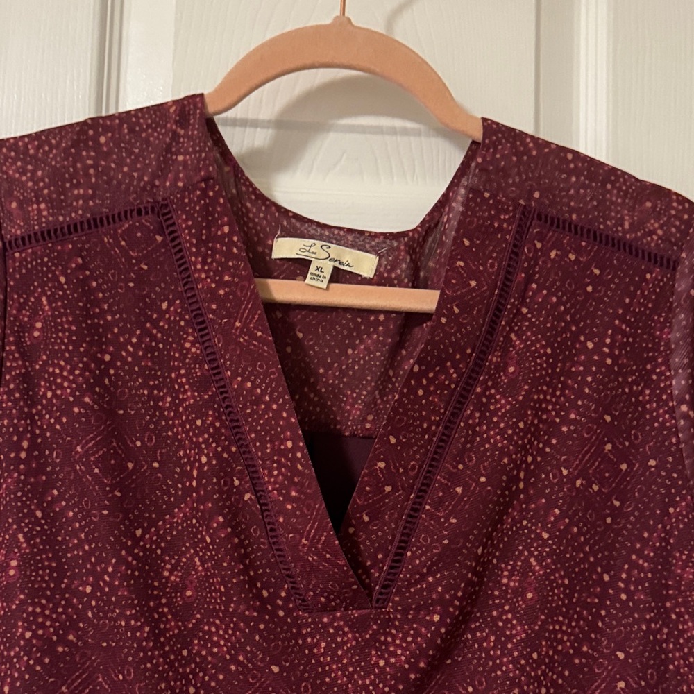 Elegant Sleeveless Burgundy Blouse - Picture 3 of 4
